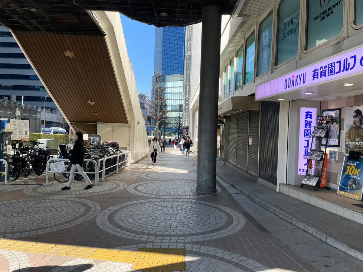 新宿駅から新宿支店へのアクセス
