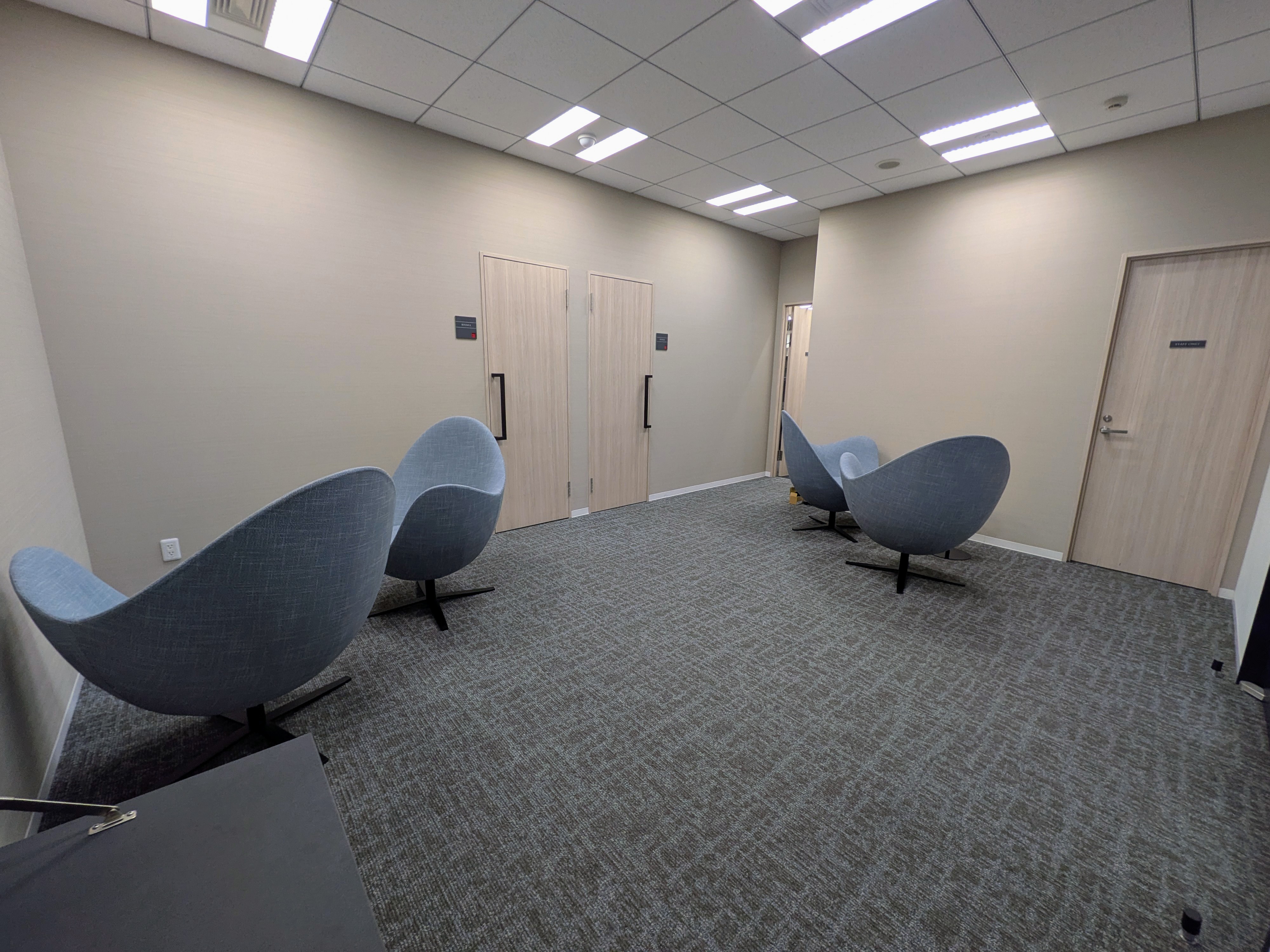 新宿支店の内観