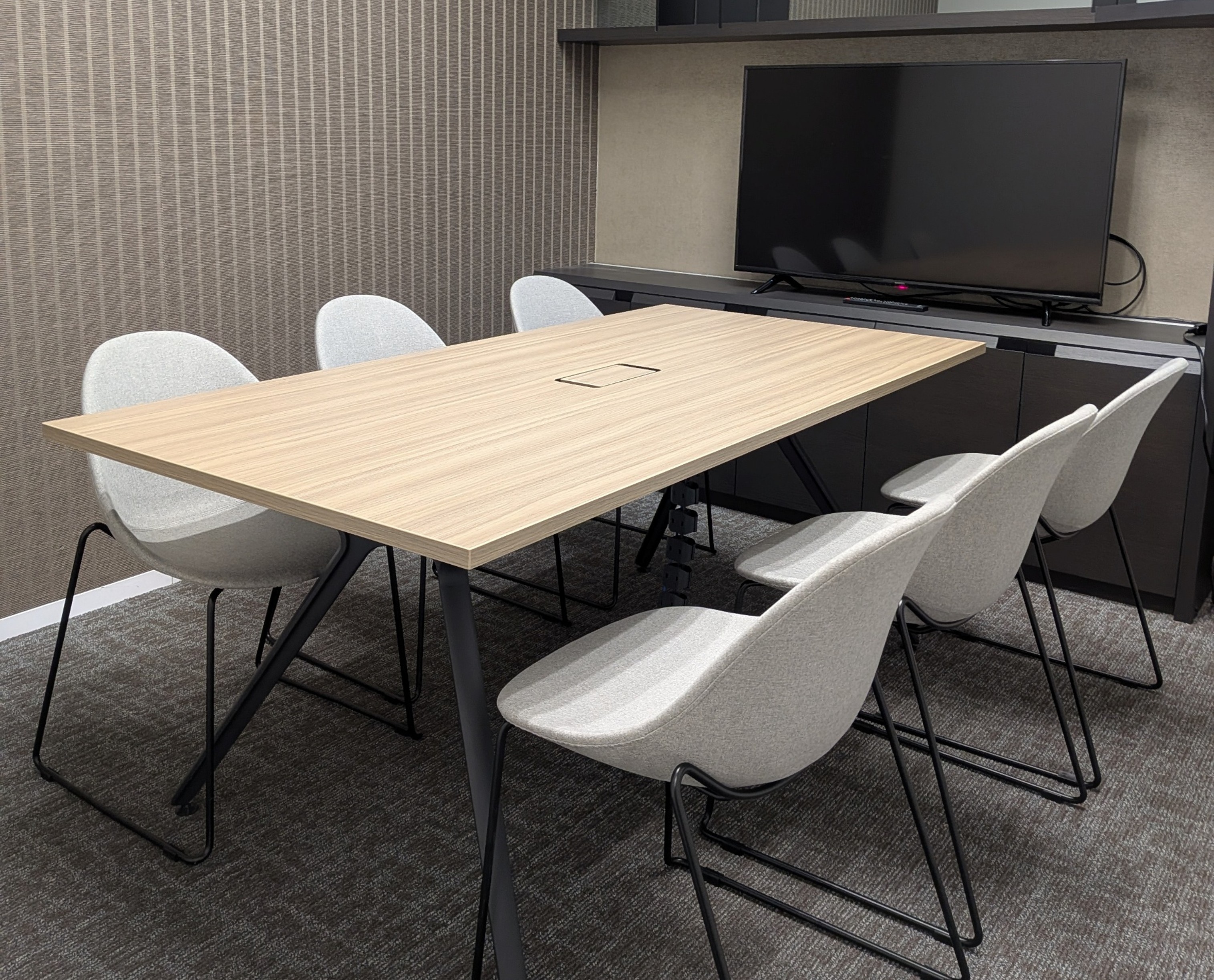 新宿支店の内観