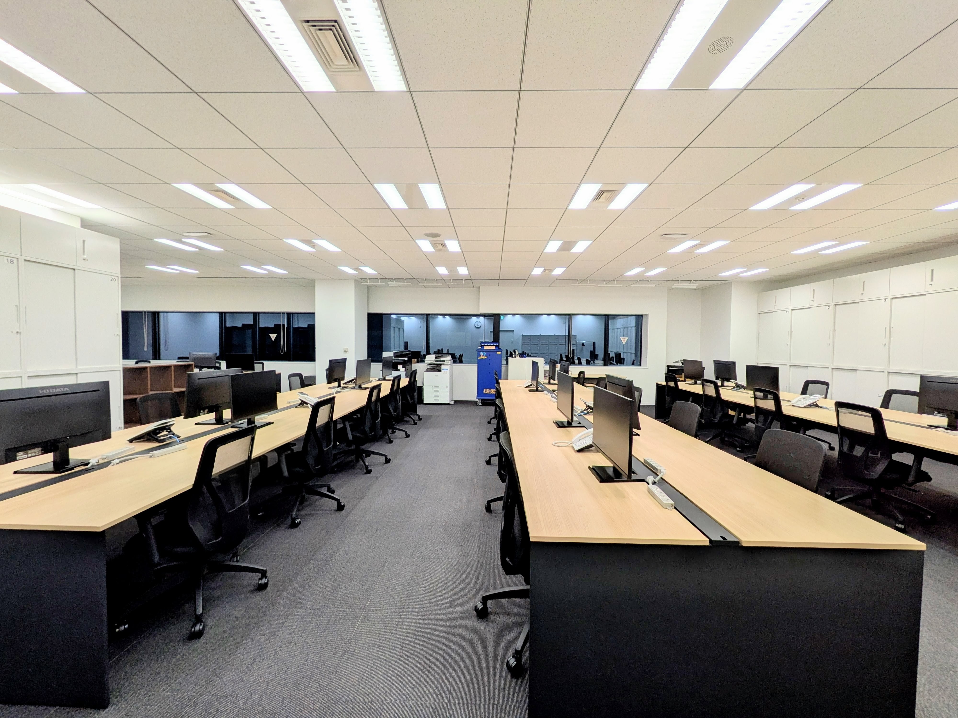 新宿支店の内観