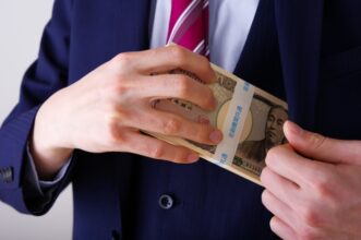 脱税で逮捕されるまでの流れとは？逮捕されるタイミング、逮捕基準について解説