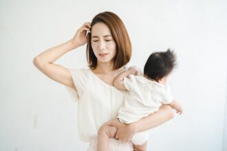 産後クライシスとは？離婚を回避するための対策や事例を紹介