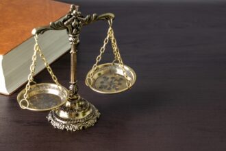 不倫の慰謝料請求したら逆に訴えると言われた！やってはいけないことや対処法を解説