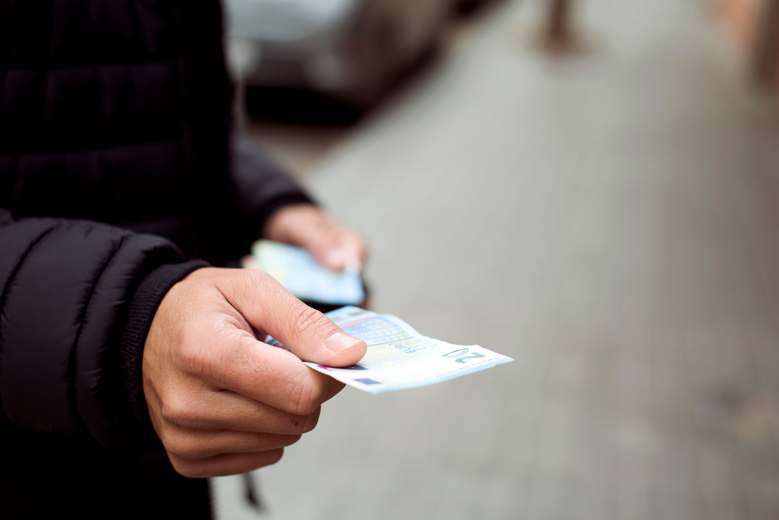 援助交際や児童買春で逮捕されたらどうなる？成立する罪・罰則、早期解決の方法を解説