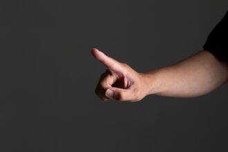 脅迫罪で逮捕されたら拘禁刑？罰金の相場や脅迫行為と問われる可能性のある罪を解説